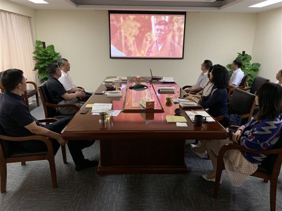 图片包含 地板, 室内, 餐桌, 墙壁

描述已自动生成